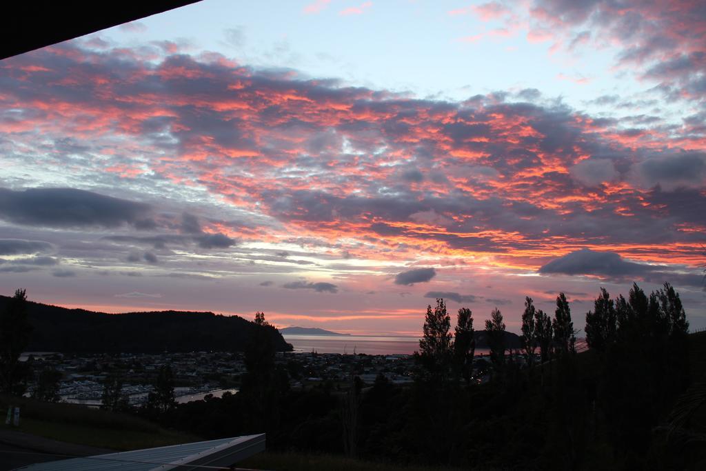 Stunning Views Bed, Breakfast & Health Retreat Bed and Breakfast Whangamata Buitenkant foto