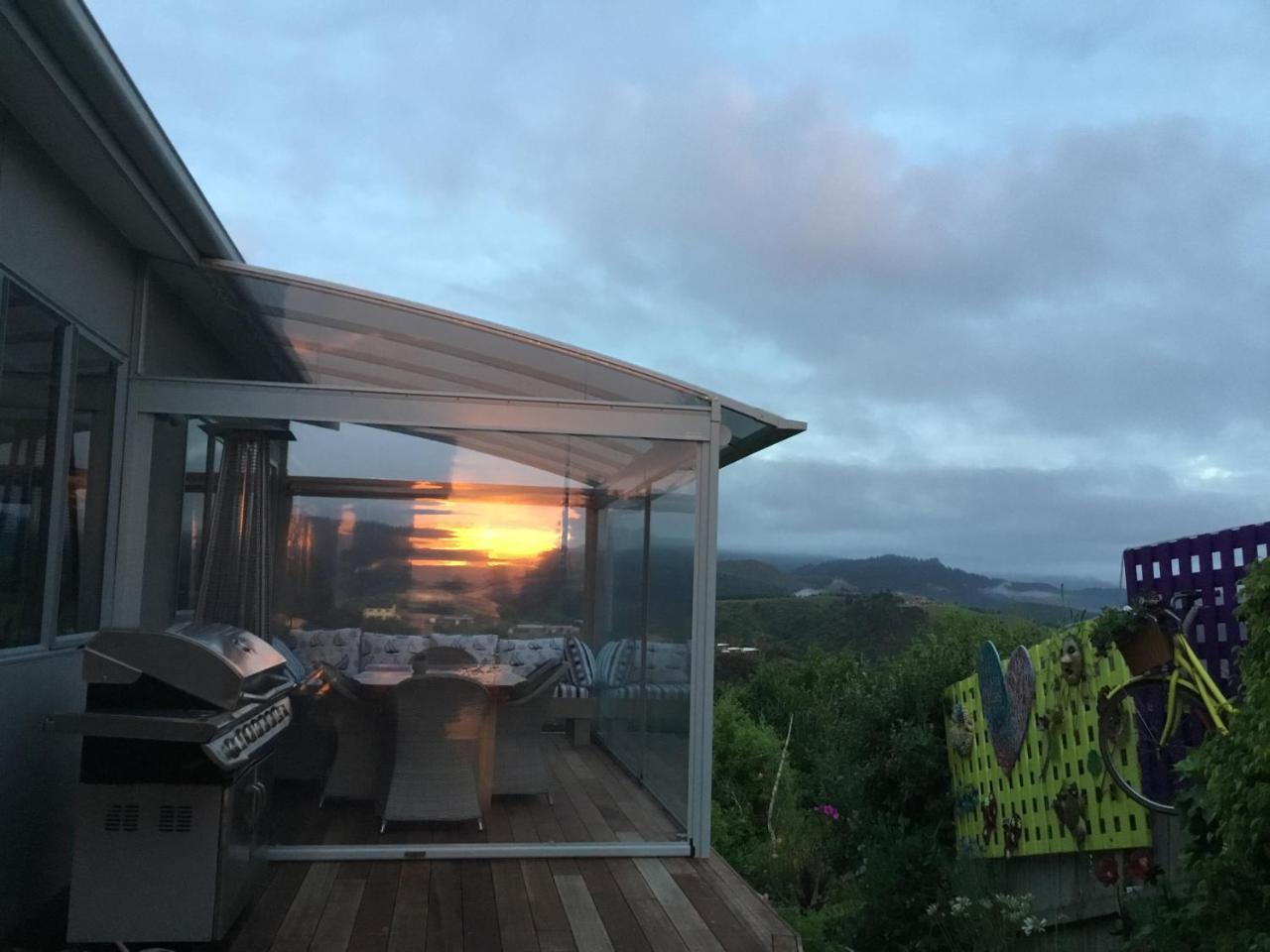 Stunning Views Bed, Breakfast & Health Retreat Bed and Breakfast Whangamata Buitenkant foto